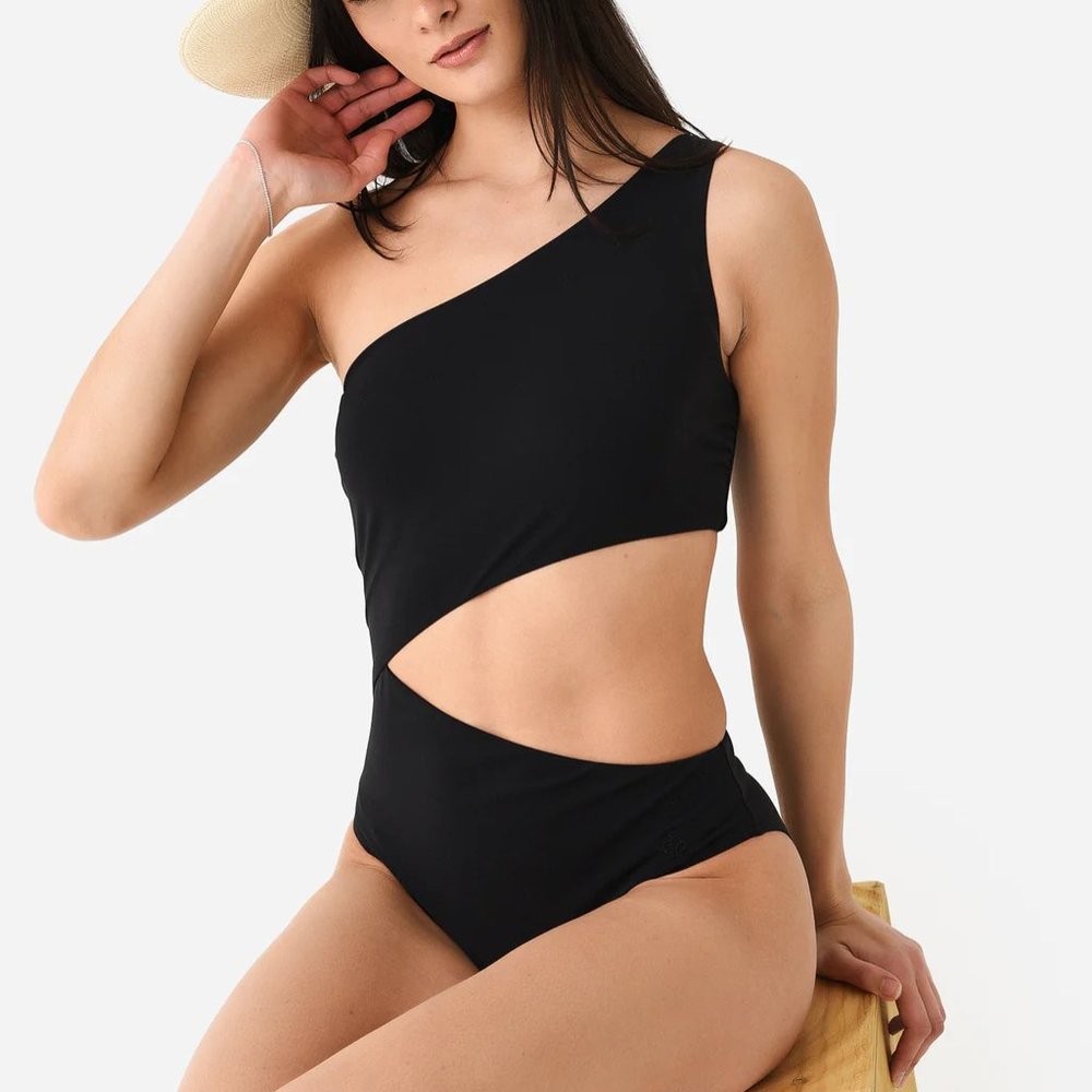 One-Shoulder, One-Piece Swimsuit with cutout